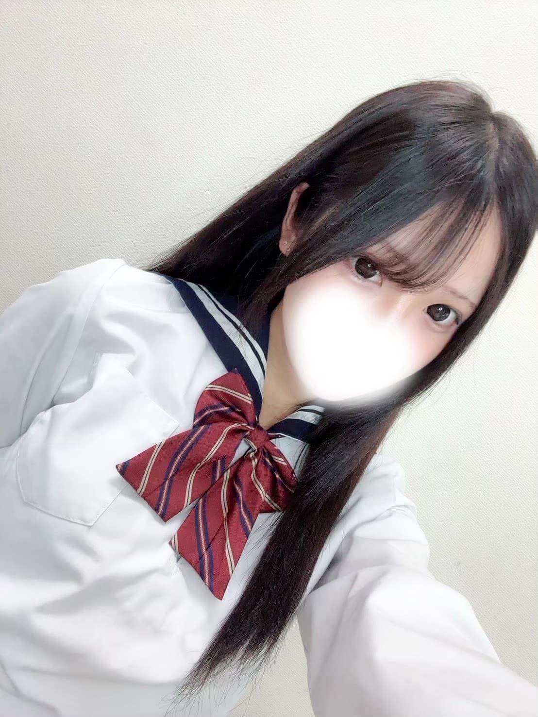 せつな👑9月度本指名数5位、セーラー服姿で微笑む。