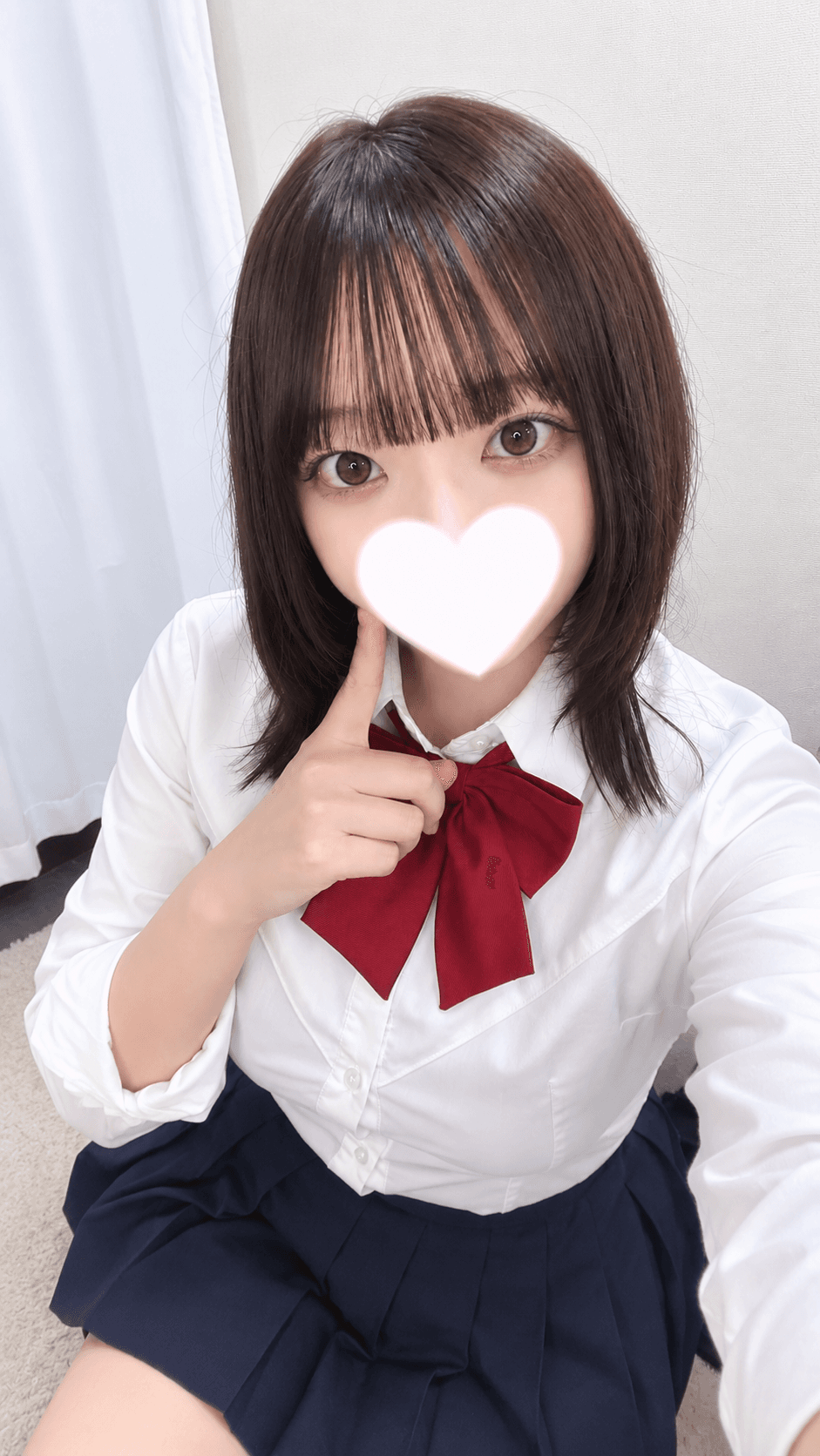 むい🔰9/19体験入店初日🔰がセーラー服を着て微笑む可愛らしい姿。