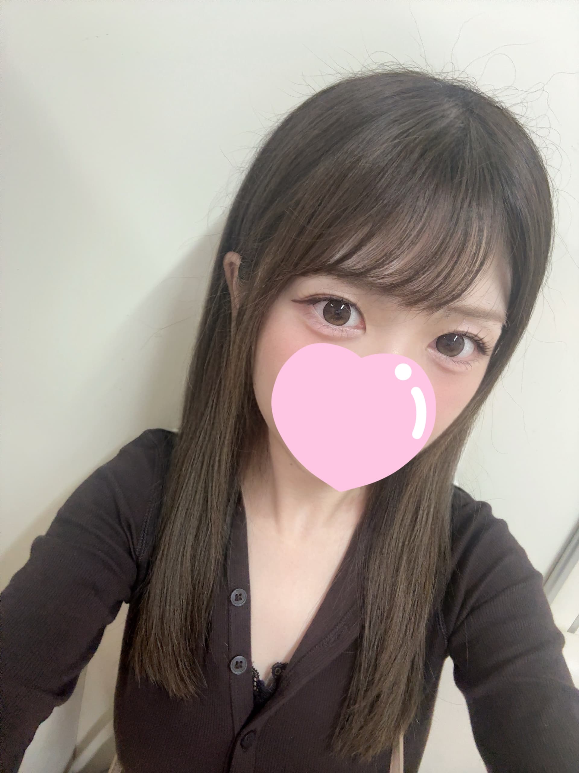 9/29体験入店初日なぎ、ブラウスを着た微笑む女性の自撮り。